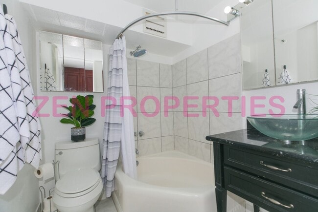 Building Photo - furnished 1 bedroom, 1 bath unit at Island Colony for rent.