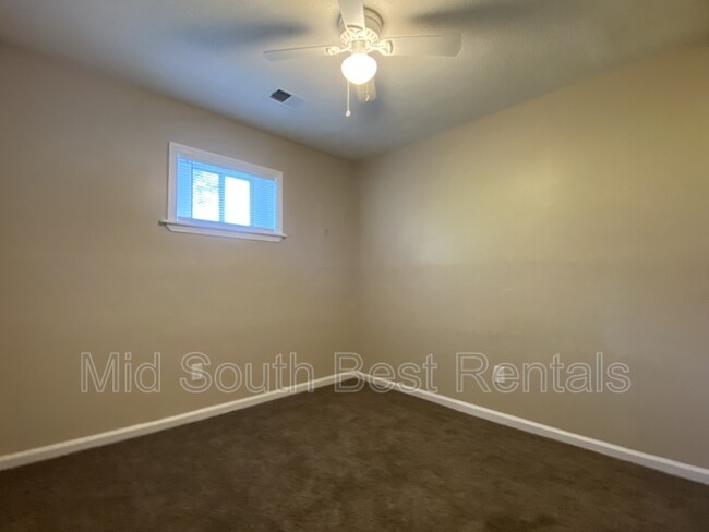 Building Photo - 2119 Benford St