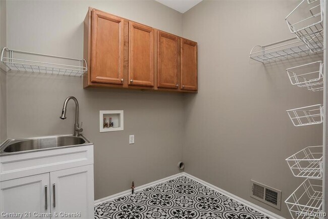 Building Photo - 41656 Steinbeck Glen
