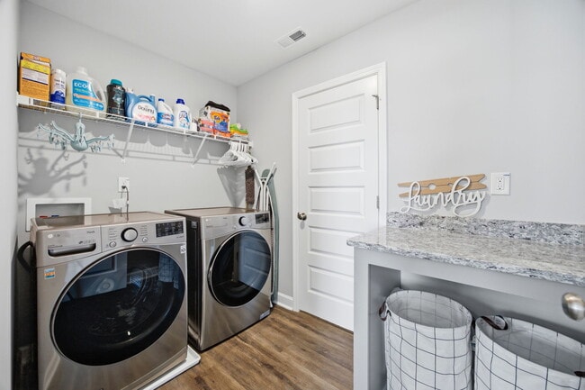 Building Photo - 450 Hawksbill Dr