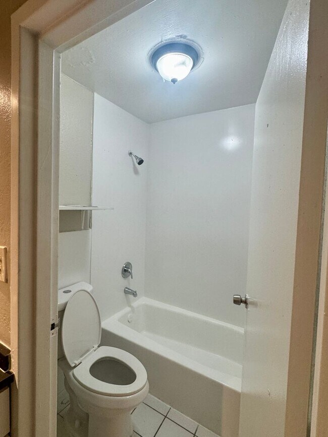 Building Photo - Best Deal in the Area! Newly renovated studio apartments - all utilities included!
