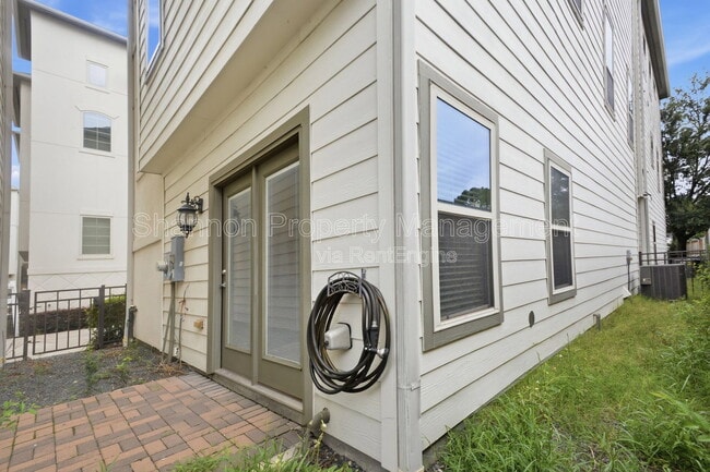 Building Photo - 8239 Cambridge St