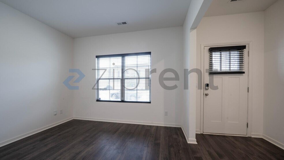 Building Photo - Unit