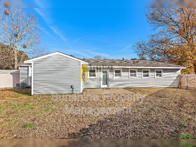 Building Photo - 3701 Teakwood Dr