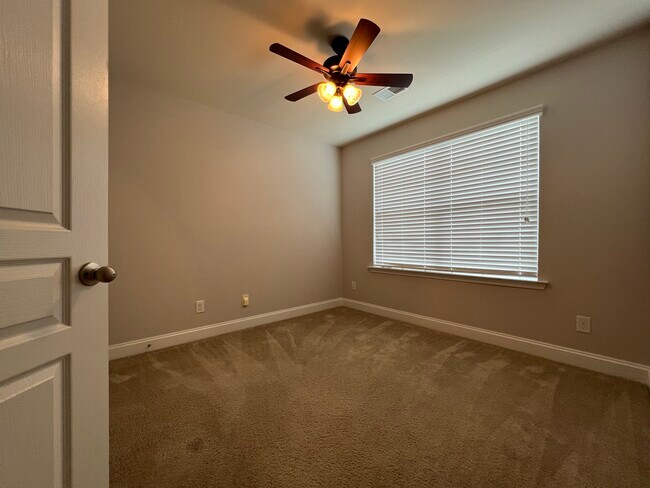 Building Photo - 229 Misty Knoll Ln