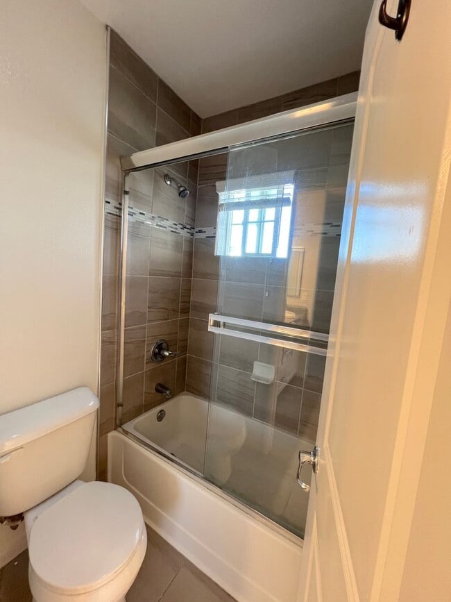 Building Photo - 4 Bedroom townhome available now in Cypress