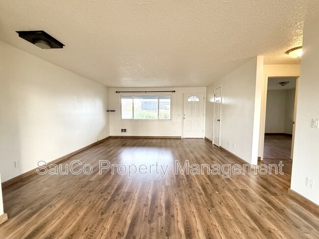 Building Photo - 425 S 8th St