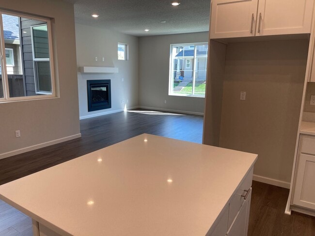 Building Photo - Stylish & Comfortable Living with Fireplac...