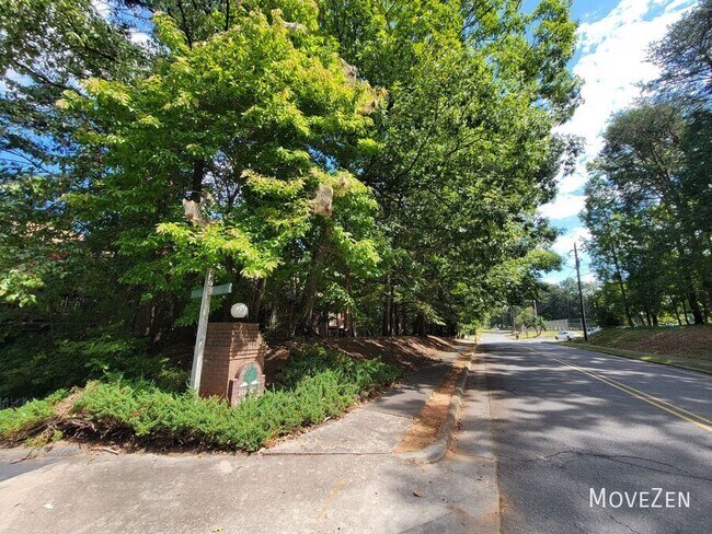 Building Photo - 216 Ridge Forest Ct