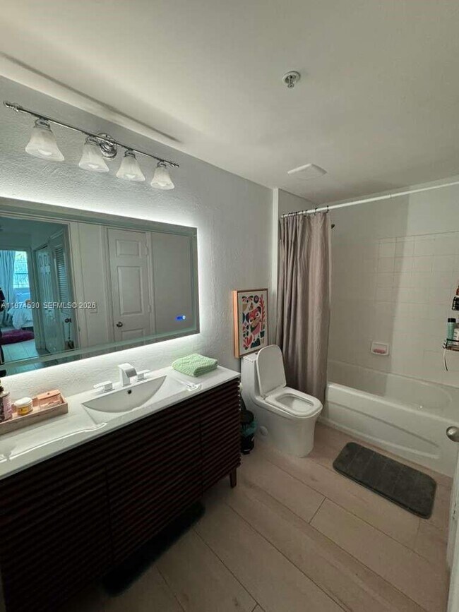 Building Photo - 533 NE 3rd Ave