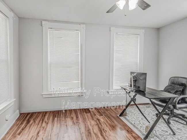 Building Photo - 463 Lake Ave