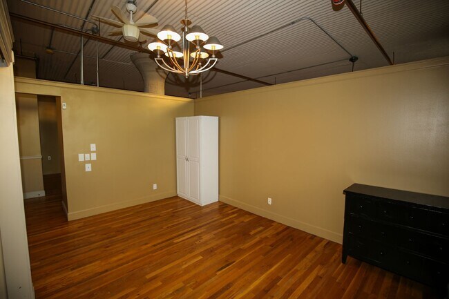 Building Photo - Rustic Charm in the Heart of Downtown Denv...