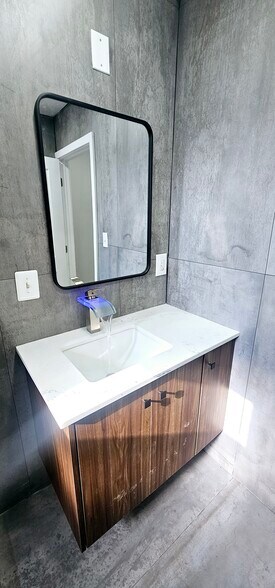 Building Photo - 324 South St