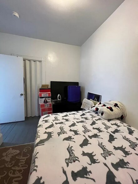 Building Photo - 10 Warren St