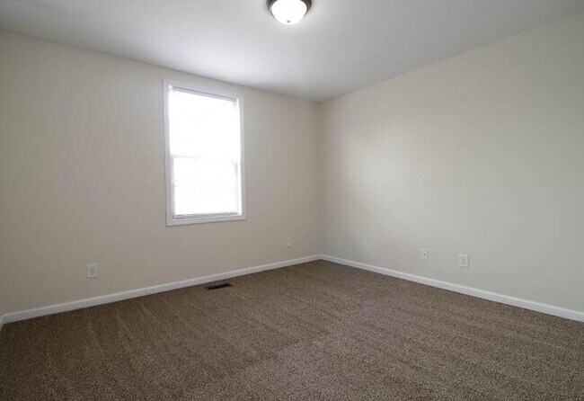 Building Photo - 1718-G Thistlewood Dr