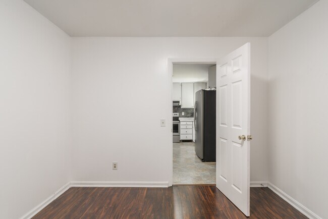 Building Photo - 1601 Sansberry Rd