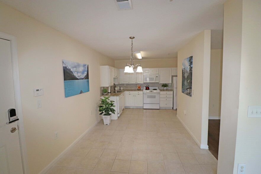 Dining area - 2500 Friedland Pl