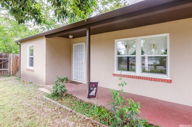 Building Photo - 7120 Palm Ave