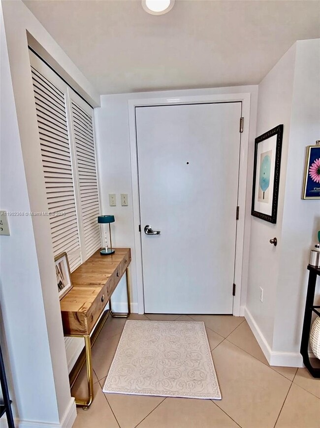 Building Photo - 1800 N Bayshore Dr