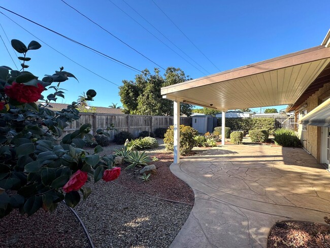 Building Photo - Charming East Ventura Home