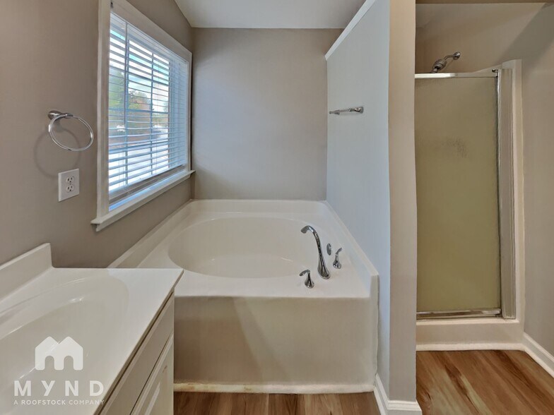 Building Photo - 5400 Alafia Ct