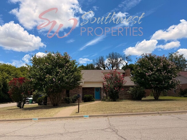 Building Photo - Spacious 3-Bedroom Home in an Established Neighborhood