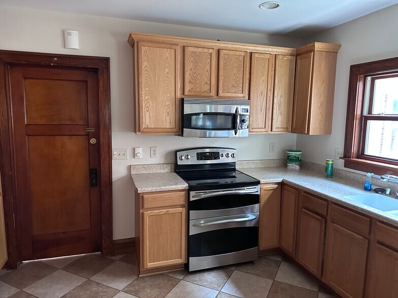 Kitchen - 3466 S Delaware Ave