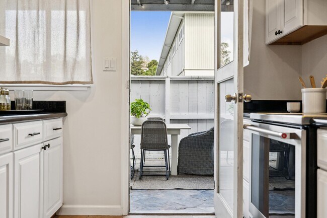 Building Photo - Pixley