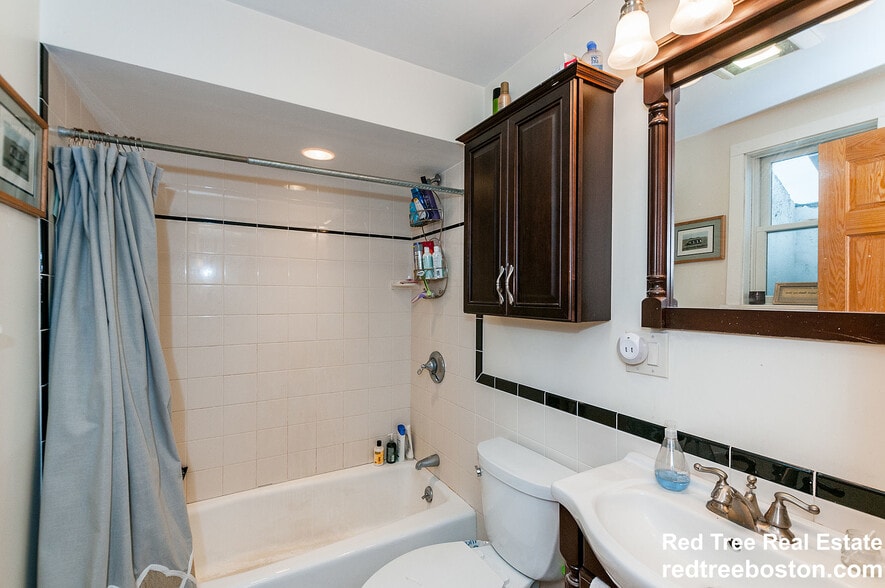 Building Photo - 39 Charles St