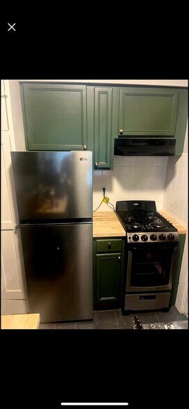 Building Photo - 449 Richmond Ave