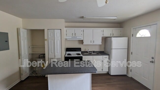 Building Photo - 125 Rolland St