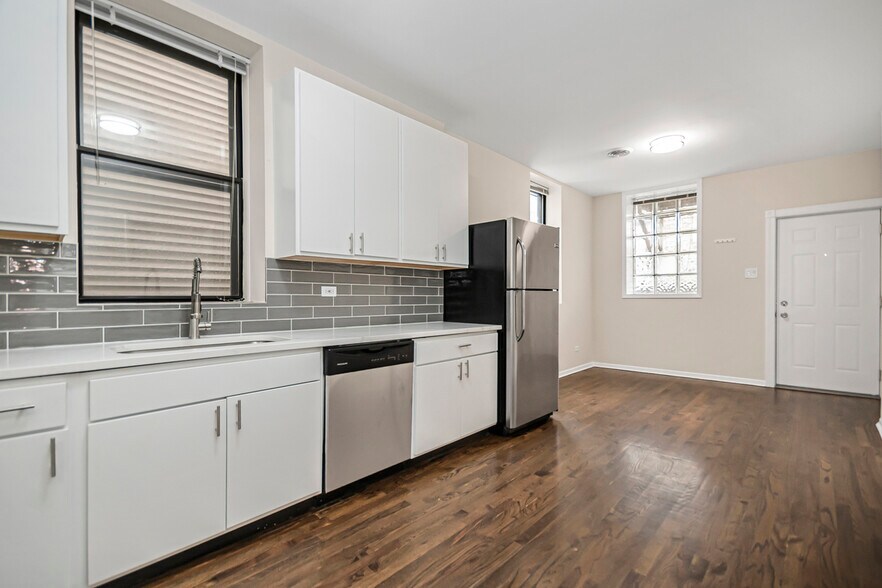 Building Photo - 1739 W Beach Ave