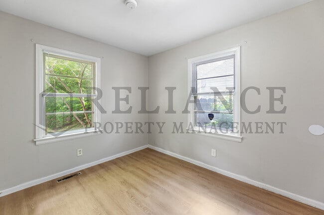 Building Photo - 1462 N Battin St