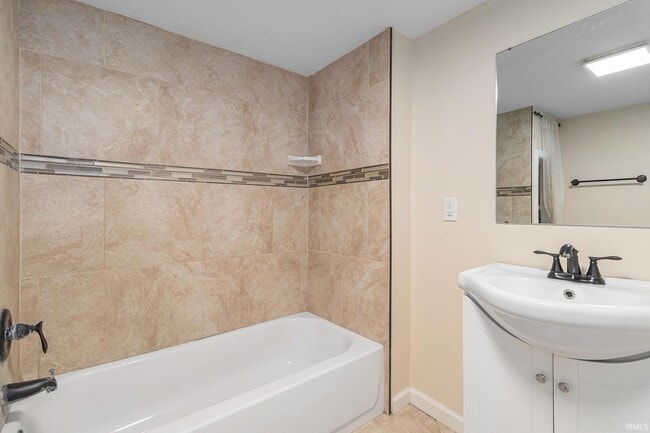 Building Photo - 714 S 27th St