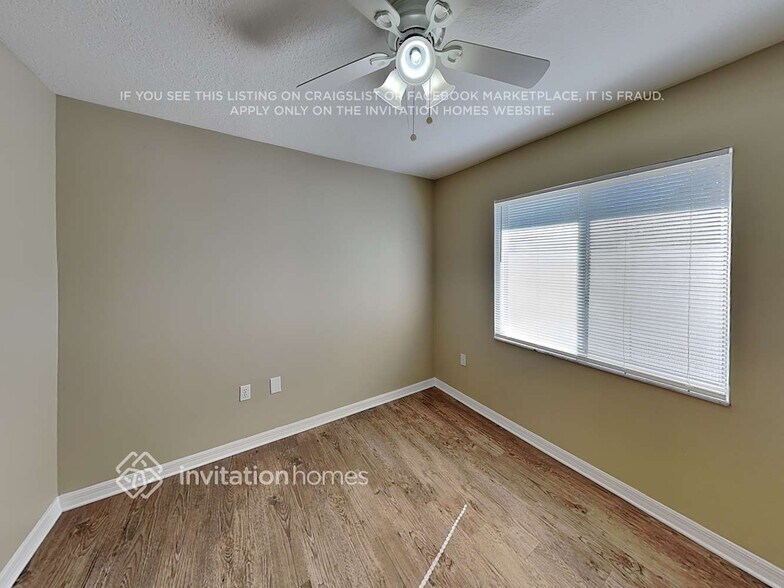 Building Photo - 4516 30th Ln E