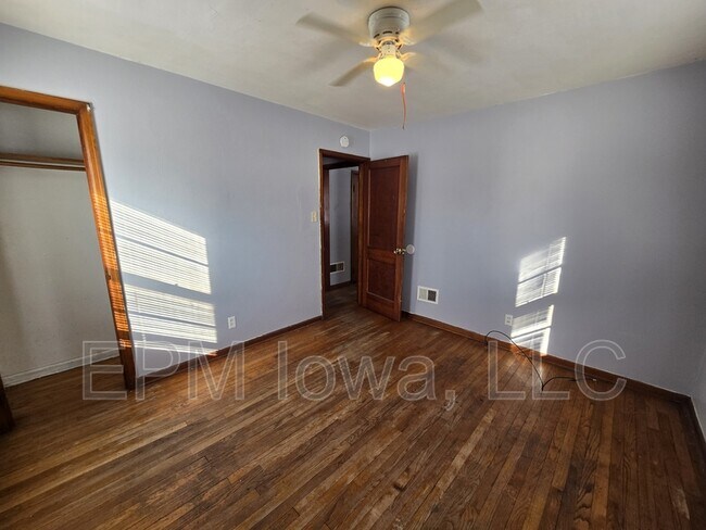 Building Photo - 407 Linden Ave