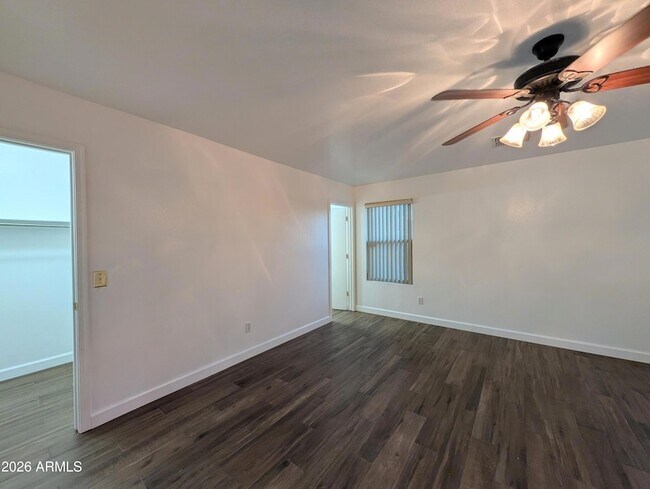 Building Photo - 2404 W Roeser Rd