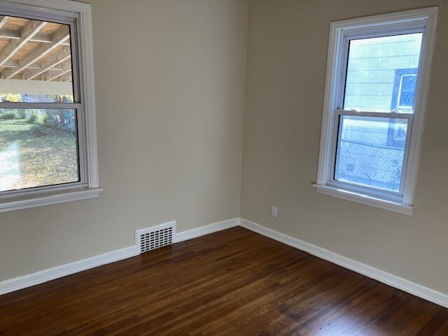 Building Photo - 115 W 13th St