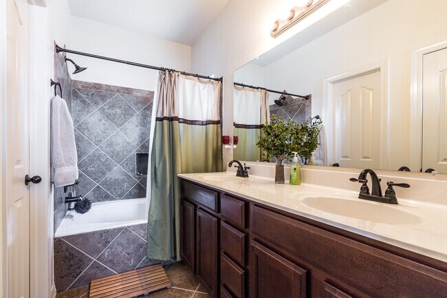 Building Photo - Home For Rent - Amazing 2 Story Home w/ Re...