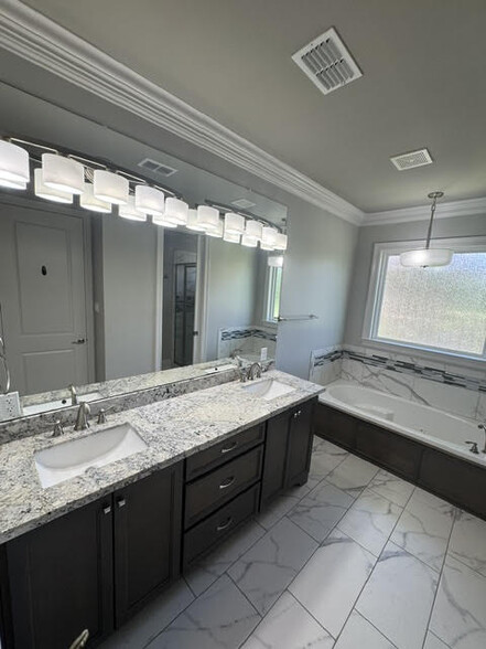 Building Photo - 87112 Highpoint Dr