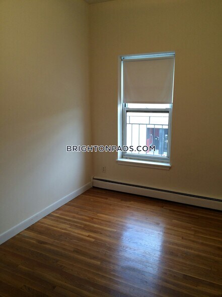 Building Photo - 164 N Beacon St