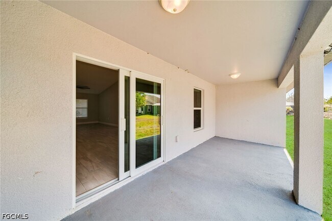 Building Photo - 4326 NE 24th Pl