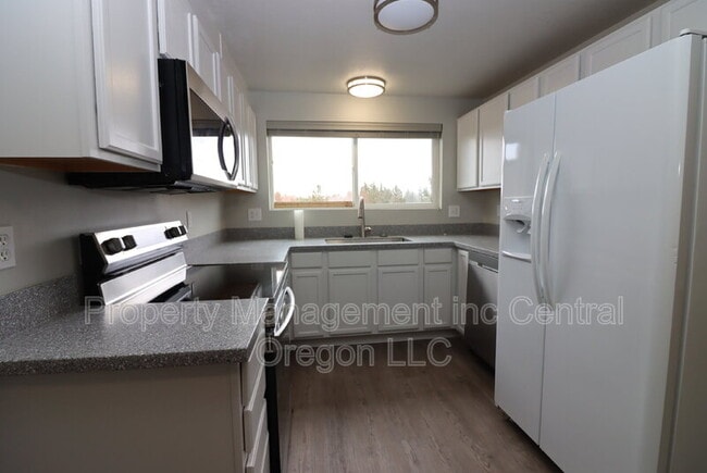 Building Photo - 1472 NE Whisper Ridge Dr