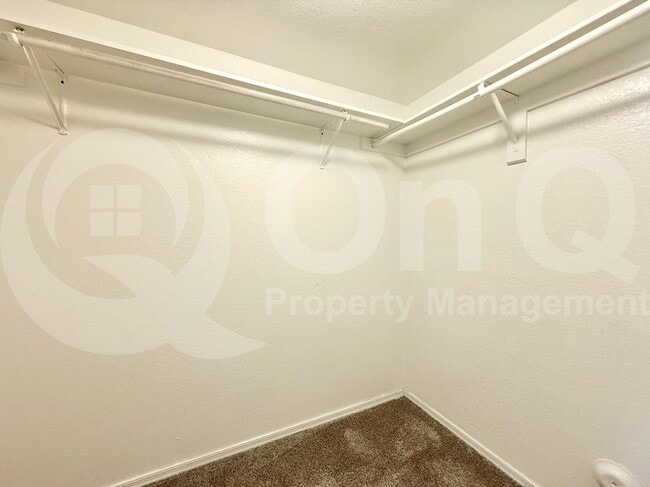 Building Photo - 860 N McQueen Rd