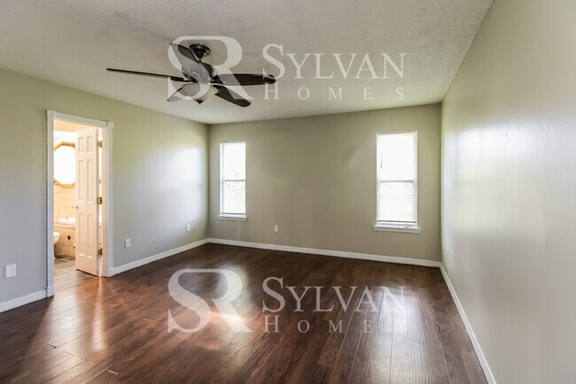 Building Photo - Gorgeous 3BR 2BA home with nice curb appeal