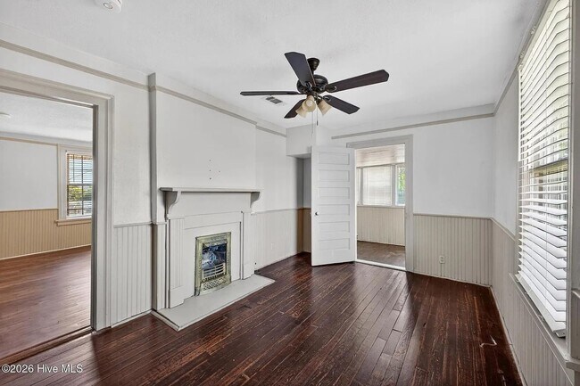 Building Photo - Ideal for Medical Professionals & Students – Spacious 5BR Near Downtown