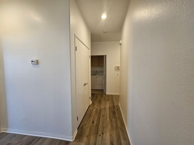 Building Photo - SENIOR 55+ COMMUNITY BEAUTIFUL 2BED/2BATH