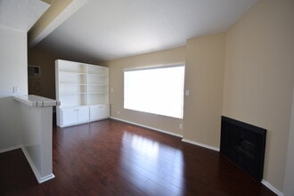 Building Photo - 5754