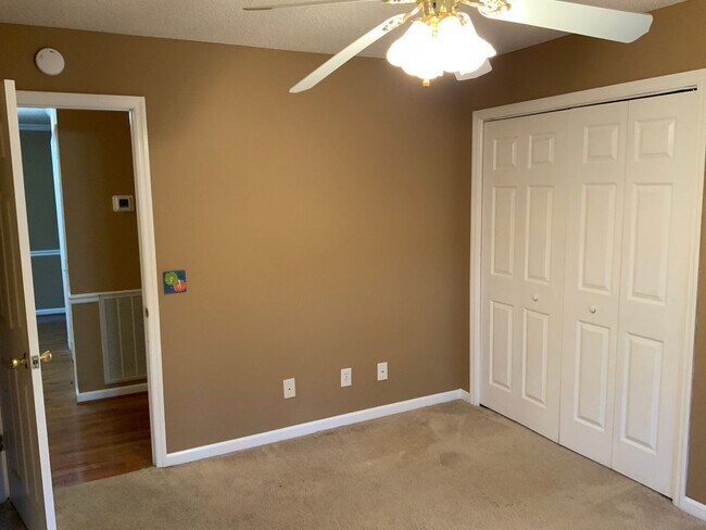 Building Photo - Coolant River Water Front 4 Bedrooms / 2 F...
