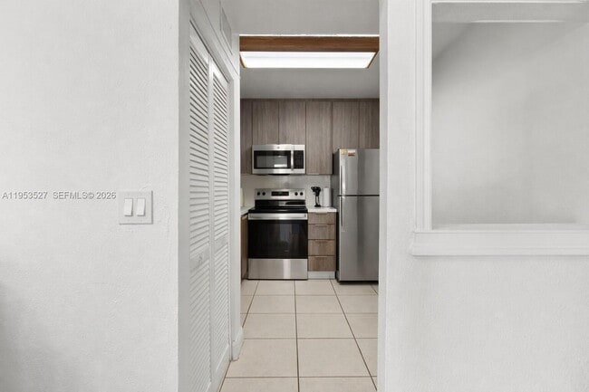 Building Photo - 11116 Royal Palm Blvd